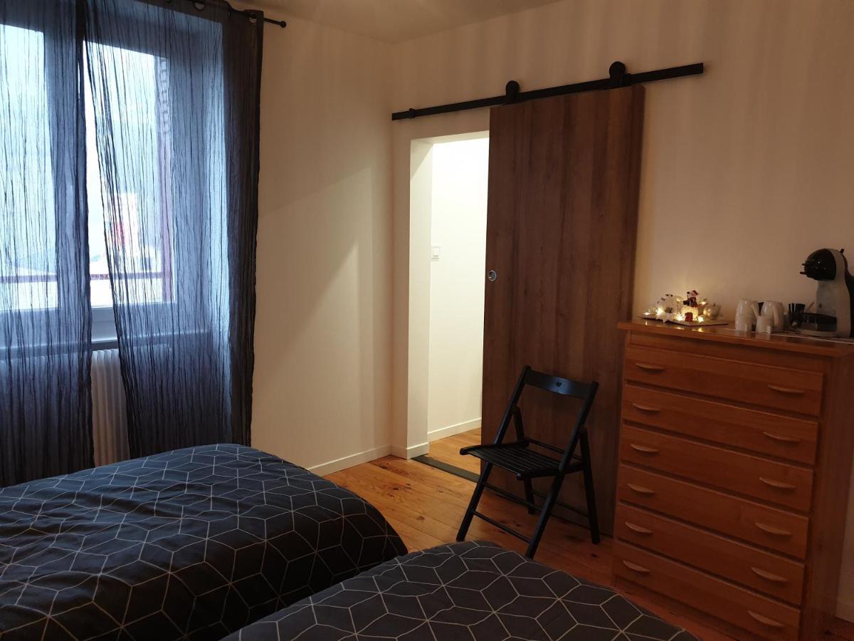 Sas Road Runner Cafe Bed and Breakfast Égliseneuve-dʼEntraigues Εξωτερικό φωτογραφία